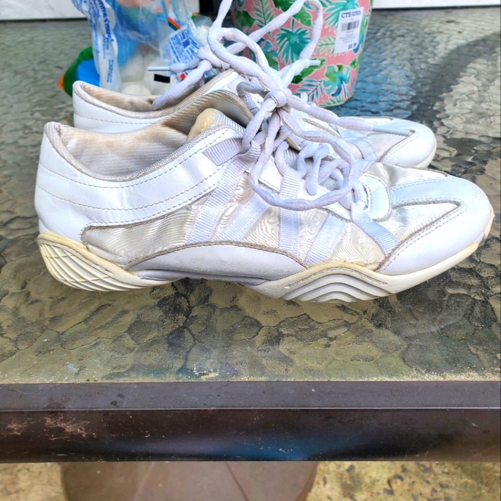 Infinity cheer shoes